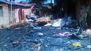 Cinco familias pierden todo por incendio en Los Guandules 