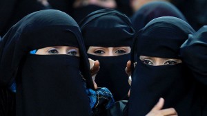 Human Rights Watch: Tutela masculina dicta la vida de las mujeres saudíes
