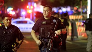 Al menos cinco policías mueren durante protesta en Dallas.jpg