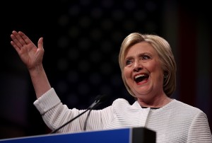  Hillary Clinton amplía su ventaja sobre Trump a 8 puntos, según encuesta