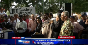 Juicio simbólico realizado por oposición condena a Roberto Rosario a 30 años de cárcel