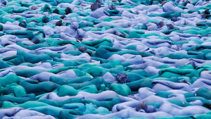 Más de 3.000 personas de todo el mundo posan desnudos en el Reino Unido