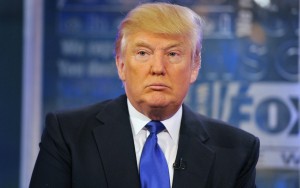 Trump demanda a exempleado por 10 millones de dólares