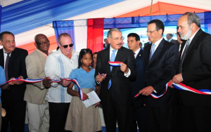 Presidente Medina inaugura en Monte Plata cinco escuelas
