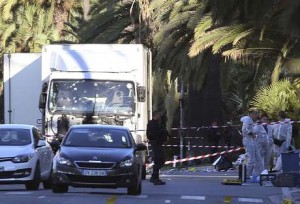 Hallan documentos de francés en camión de Niza