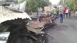 Fuego consume cinco casas en Santiago