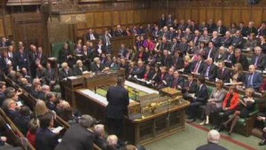 Conservadores británicos escogen dos candidatos a premier
