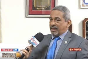 Médicos IDSS esperan reajuste salarial en diálogo salud; presidente nombra nuevo representante  