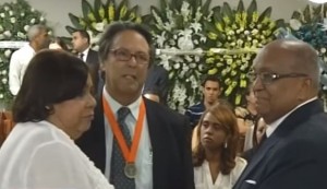 Sepultan restos del pediatra Emilio Mena Castro