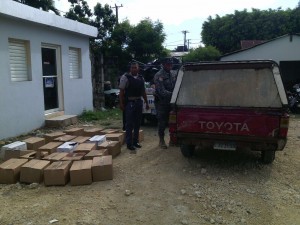 Nagua: Detienen a dos hombres por falsificación de bebidas alcohólicas 