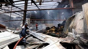 Al menos 14 muertos por bombardeo contra fábrica de Yemen