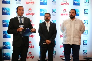 El acto de presentación de la iniciativa estuvo encabezado por los señores Eugene Rault Grullón, gerente general de Servicios Digitales Popular; Etienne Sánchez, Gerente General de Grupo Raya y Fernando Rainieri, presidente de Grupo Maya.