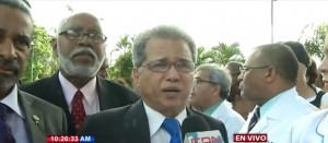 CMD realiza cadena humana frente a hospital Moscoso Puello; podrían expulsar galenos que rompan huelga