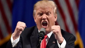 Simpatizantes de Trump atribuyen sus deslices a medios y encuestadores