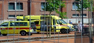 Hieren dos policías belgas en un ataque con machete al grito de 