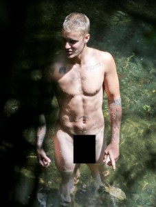Justin Bieber se desnuda en Hawaii