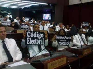 Legisladores de oposición deciden no asistir a juramentación presidente Medina 