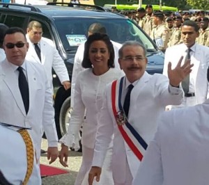 Rinden honores en acto de juramentación presidente Medina