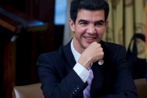 Dominicano logra eliminar examen de inglés para taxistas en NY