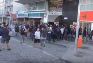Policía de Brasil usa balas de goma y gas lacrimógeno contra una protesta anticorrupción
