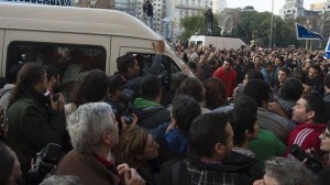 Convocan a marcha opositora por 