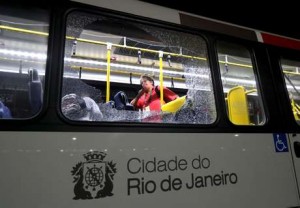Autoridades de Río redoblan seguridad tras suceso en bus 