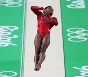 Simone Biles logra su tercer oro