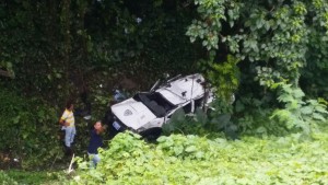 Una patrulla de la PN cae a barranco próximo al Jardín Botánico