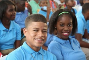 Estudiantes acudieron de forma masiva primer día de año escolar 2016 -2017