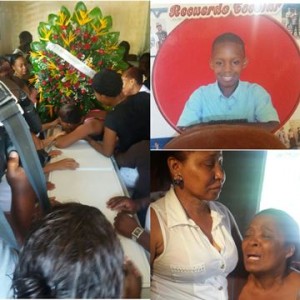 Velan restos de niño de 11 años muerto a machetazos por supuesto enajenado mental