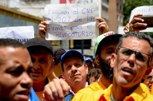 Venezuela conocerá este lunes si avanzará el referendo contra Maduro