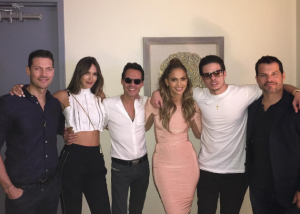 Marc Anthony asiste a espectáculo de JLO con su esposa