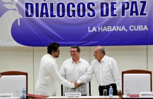 Colombia: jefes de FARC hacen trámite para tener documentos 