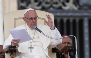 El papa Francisco implora un 