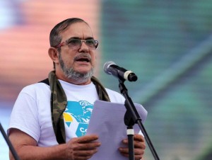 Colombianos polemizan y esperan con expectación acuerdos 