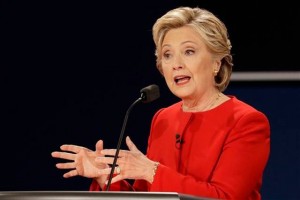 Análisis: Clinton fue preparada al debate, Trump fue Trump