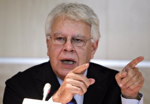  España: Felipe González aviva crisis del partido socialista 