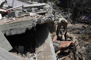 Funcionario afgano: Mueren al menos 13 civiles en ataque contra casa 