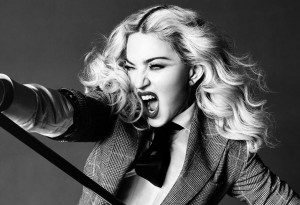 Madonna siguió los pasos de Katy Perry y se desnudó para pedir que la gente vote
