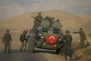 Turquía expulsa a otros 73 militares de sus fuerzas armadas 