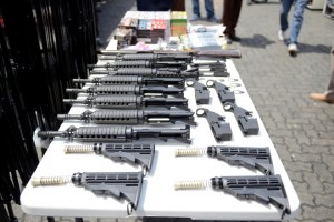 Agentes de Inteligencia DGA investigan conexiones
Aduanas incauta cargamento de Armas de Guerra, Municiones y Pertrechos en el Puerto de Haina