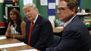 Campaña de Trump defiende elogios a Putin y críticas a los generales