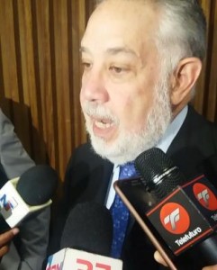Presidente AIRD no cree apropiado mandatario intervenga en diálogo para Ley de Partidos