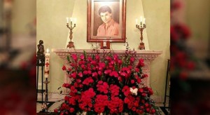 ¡Último deseo! Restos de Juan Gabriel reposan sobre la chimenea de su casa