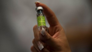 Empiezan a comercializar primera vacuna contra el dengue