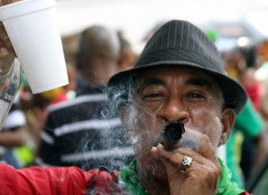 Con procesión y fuma de tabaco culminan actos por día de San Miguel