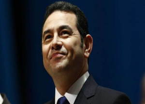 Guatemala: prohíben salir de país a familiares de presidente 