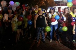 Venezolanos residentes en RD se manifiestan en apoyo a compatriotas