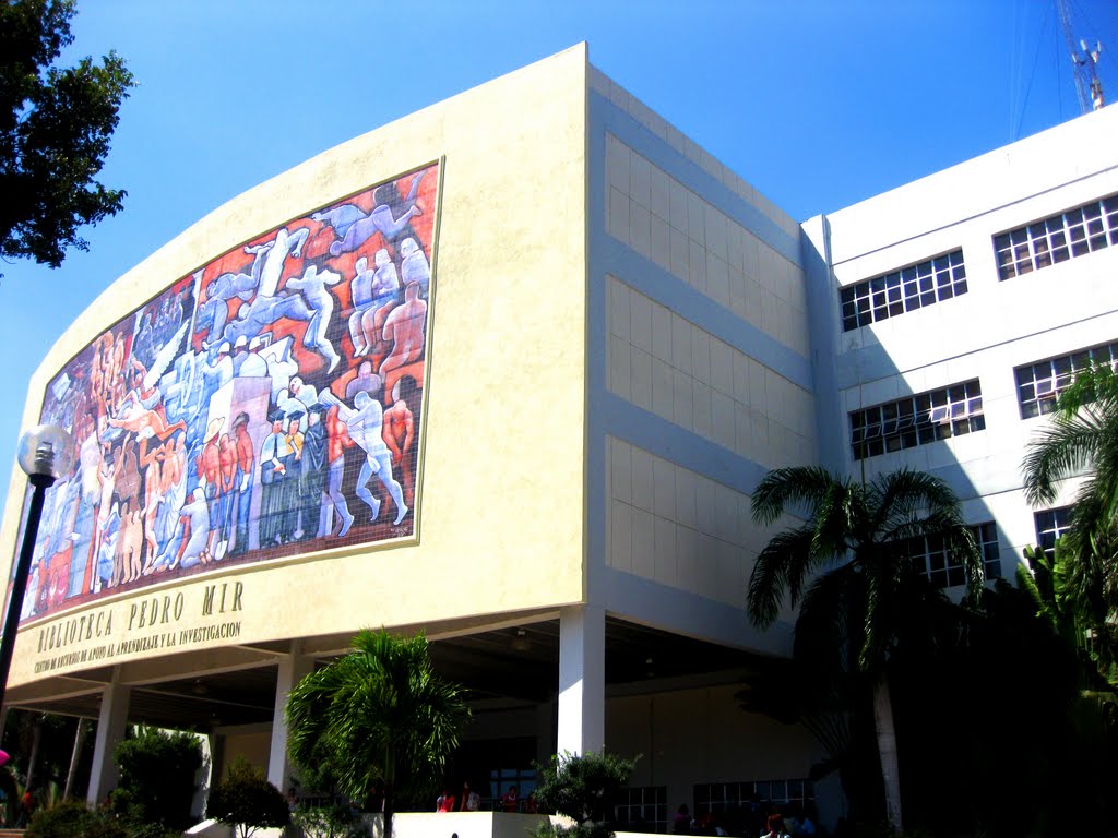 Estudiantes UASD piden mantenimiento y actualización de biblioteca Pedro Mir