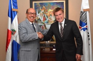Temístocles Montás  y embajador de EE.UU tratan sobre comercio bilateral